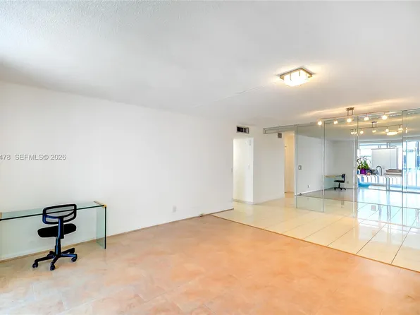 301 NE 14th Ave APT 702, Hallandale, FL 33009