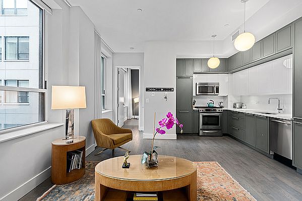 1st image of 416 W 52nd St #404
