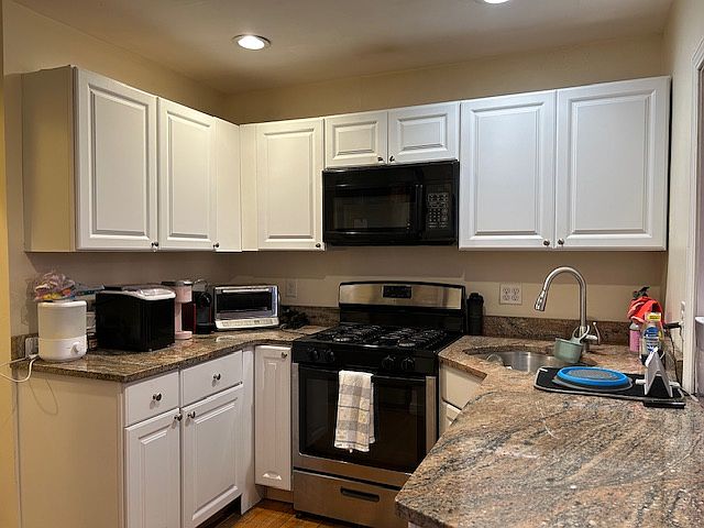 1st image of 73 Egmont St APT 3