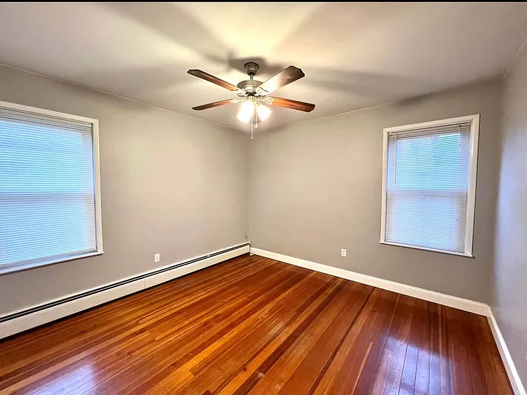 36 Ferncliff Ave #1R — Photo 3