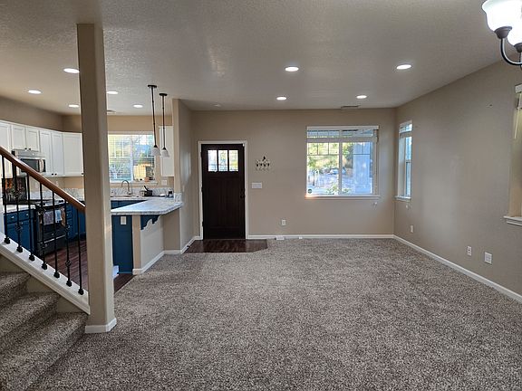 3rd image of 299 NE Idyl Way