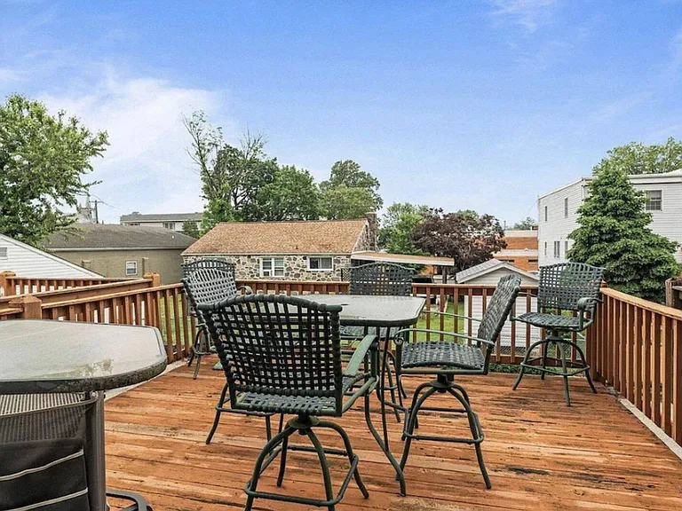 377 E Madison Ave — Photo 17