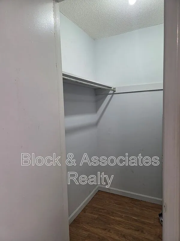 1 bed, 1.0 bath, $695 — Photo 3