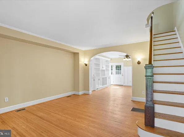 913 E 37th St, Baltimore, MD 21218
