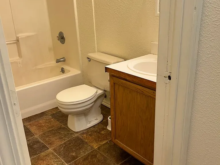 1415 W Yakima Ave — Photo 9