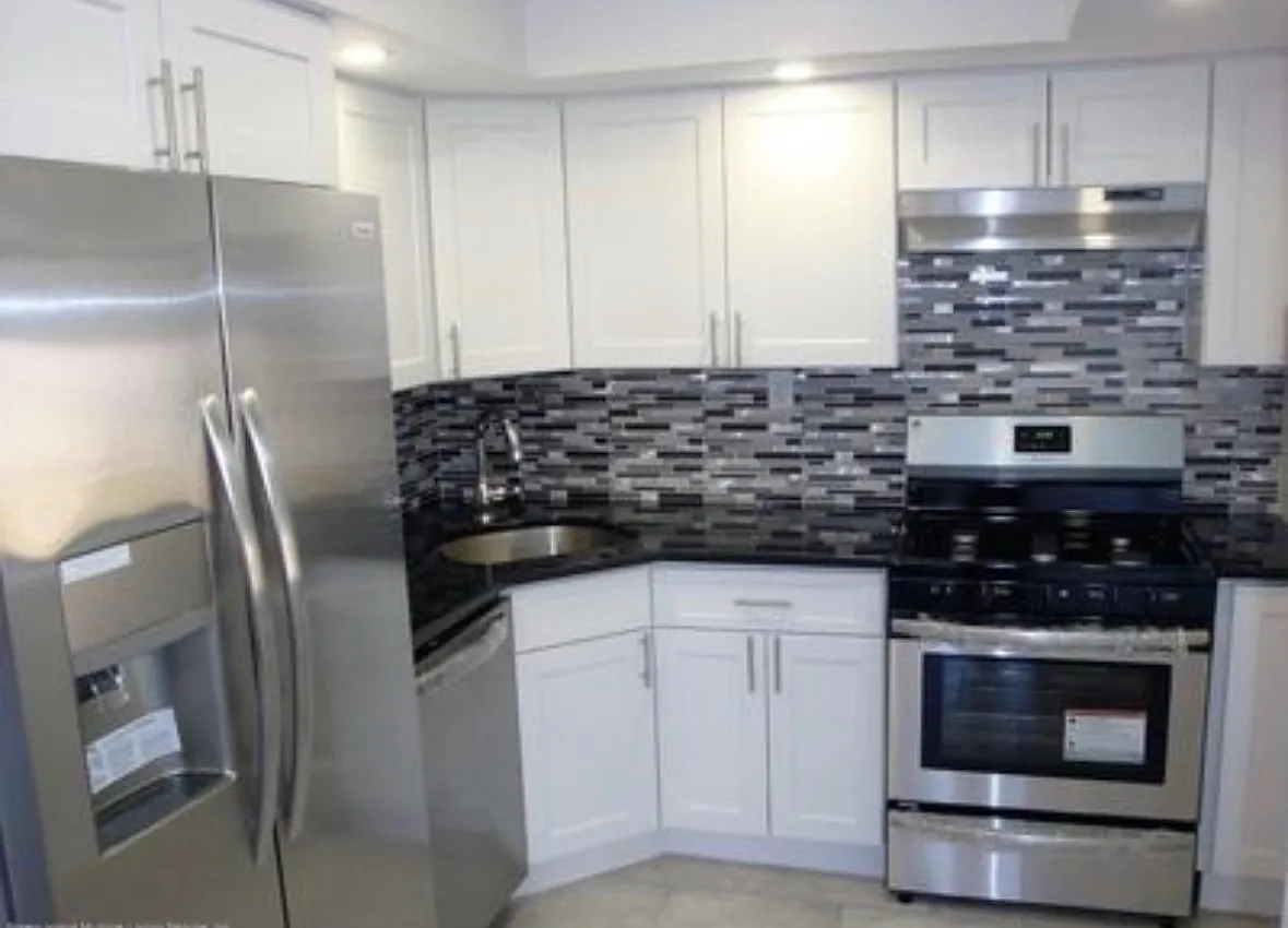 4 bed, 1172 sqft, $3,650 — Photo 2