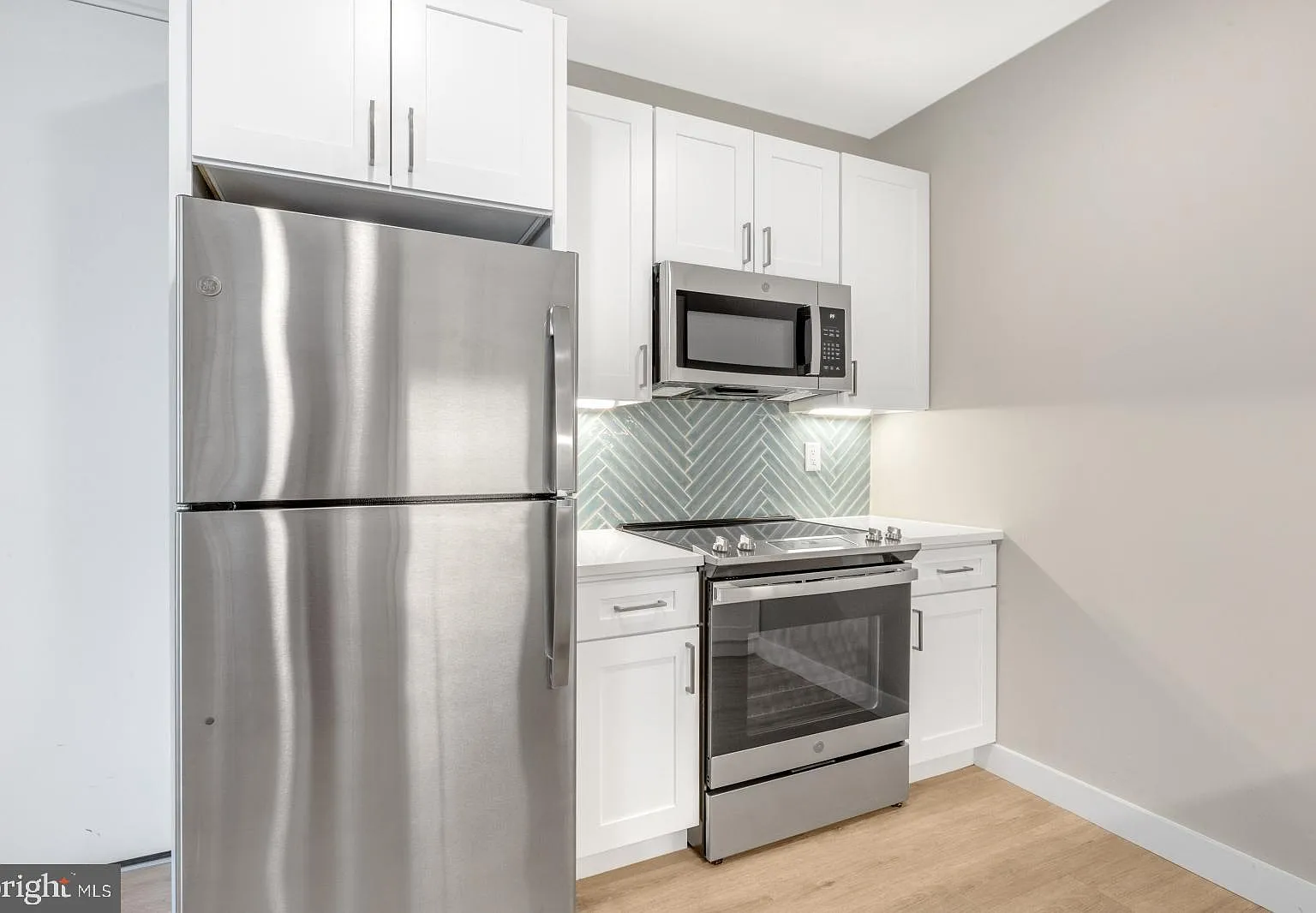 2 bed, 692 sqft, $1,995 — Photo 4