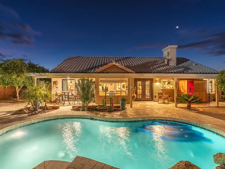 372 W Amoroso Dr — Photo 167