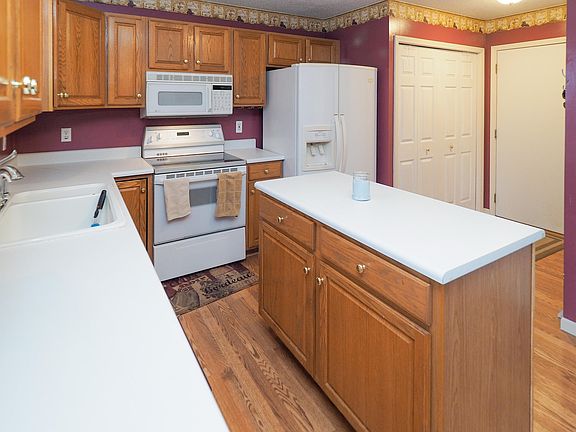 4th image of 550 Courtney St