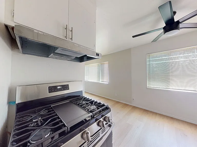 3040 Lynde St — Photo 9