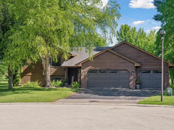 8450 Ibis Ct, Chanhassen, MN 55317