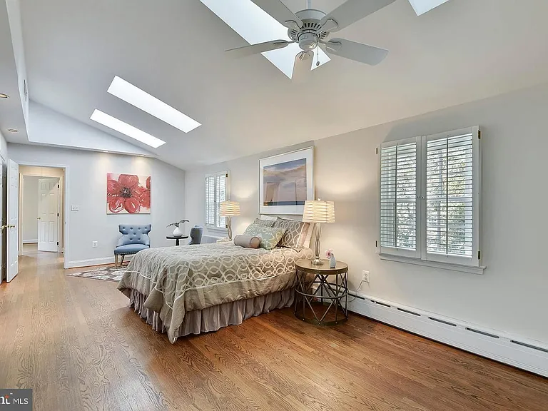 8222 Larry Pl — Photo 3