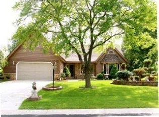 N50W16933 Maple Crest Ln, Menomonee Falls, WI 53051