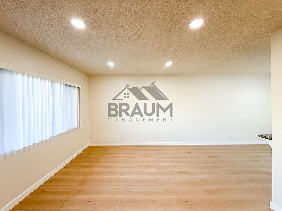 1st image of 13115 Oxnard St APT 19