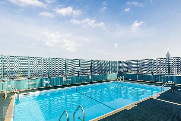 Sold by Living New York | media 7