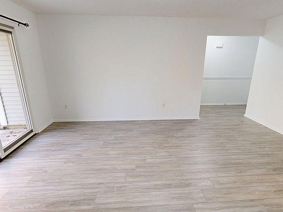 5th image of 12199 Chaucer Ln #12199