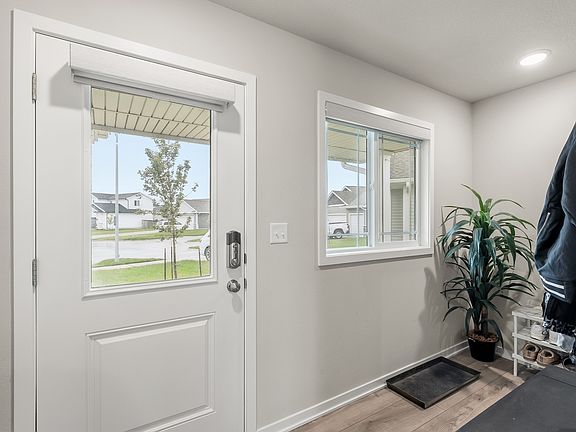 4th image of 335 NW Horan Ct