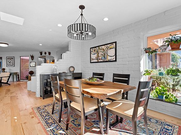 5th image of 975 Antelope Ave NE