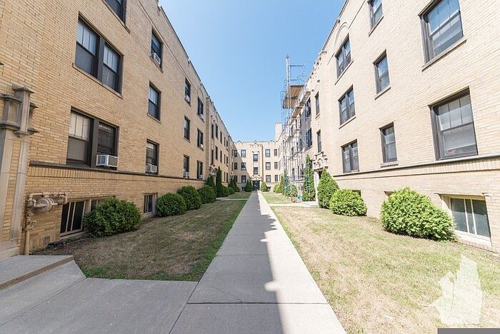 1st image of 1940 W Wilson Ave #1944-3M
