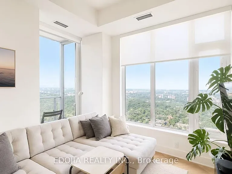 11 Yorkville Ave #6004 — Photo 9