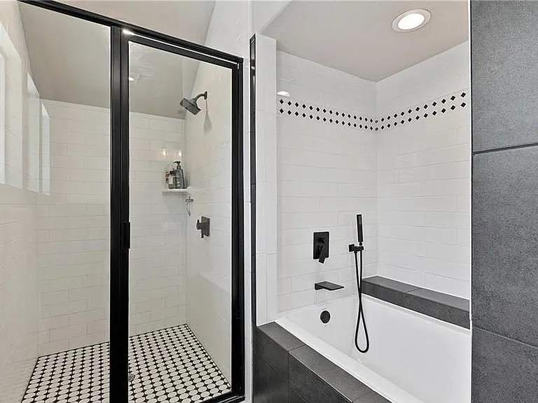936 N Union Ave — Photo 18