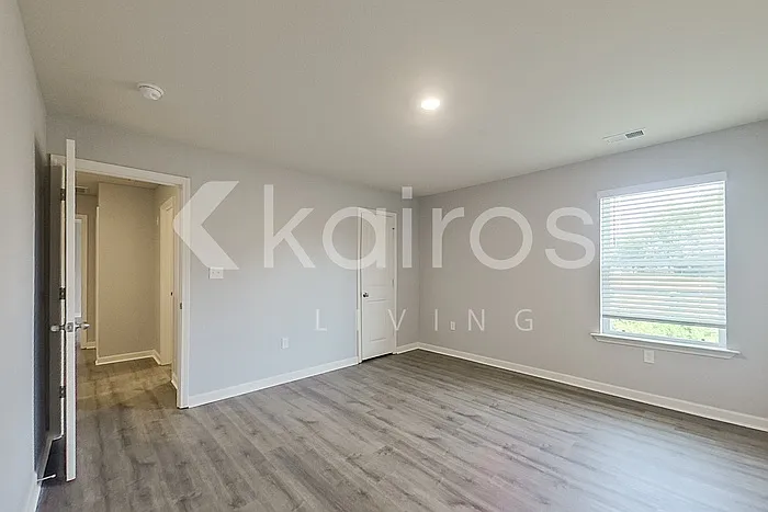 1111 Freedom Pkwy — Photo 16