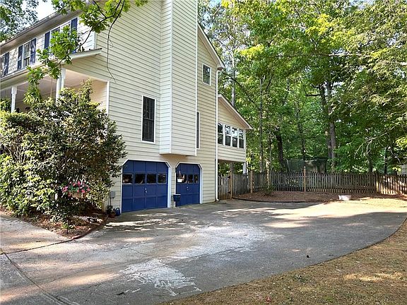 3rd image of 5010 Shallow Ridge Rd NE