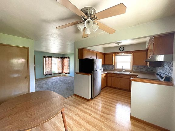 2nd image of 707 Lakeview AVENUE