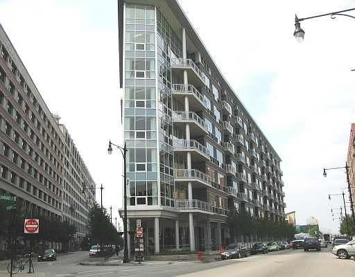 1st image of 845 N Kingsbury St #Gu75