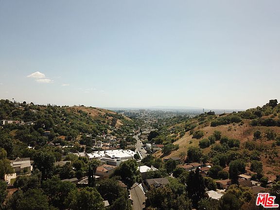 5th image of 1198 Montecito Dr