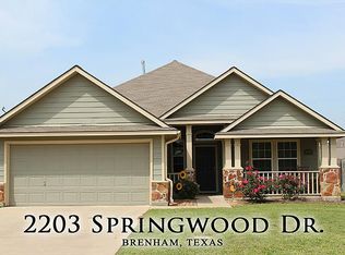 2203 Springwood Dr, Brenham, TX 77833