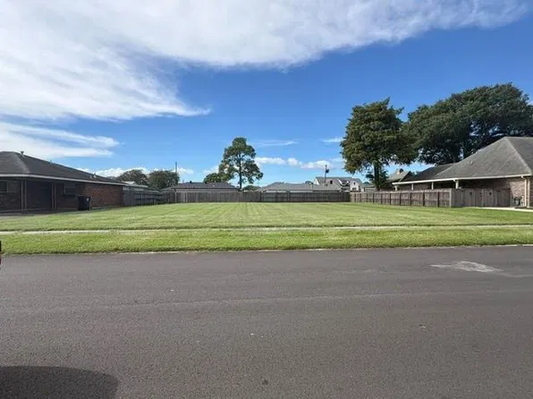 2716 Chalona Dr, Chalmette, LA 70043