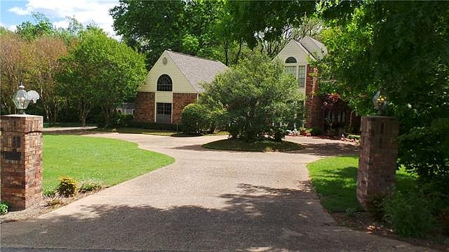 2nd image of 820 Timberwood Cir