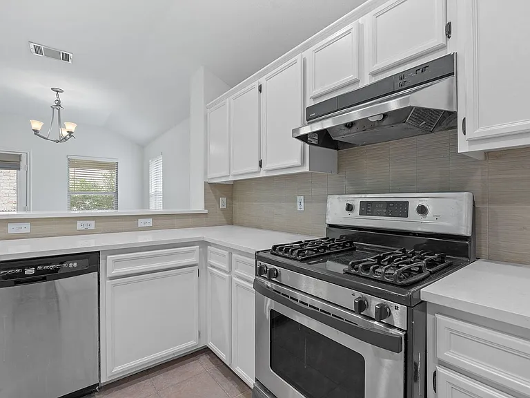 909 Saba Cv — Photo 12
