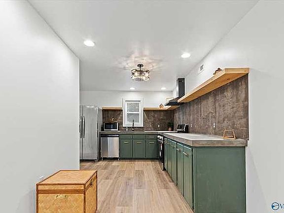 5th image of 107 Jeffery St