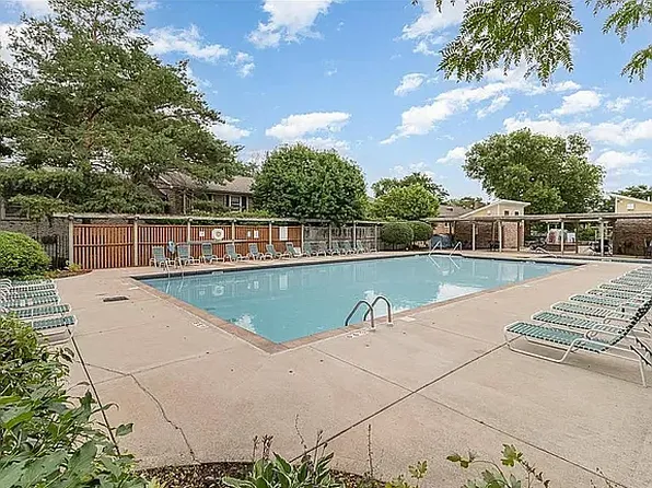930 Westbrooke Way, Hopkins, MN