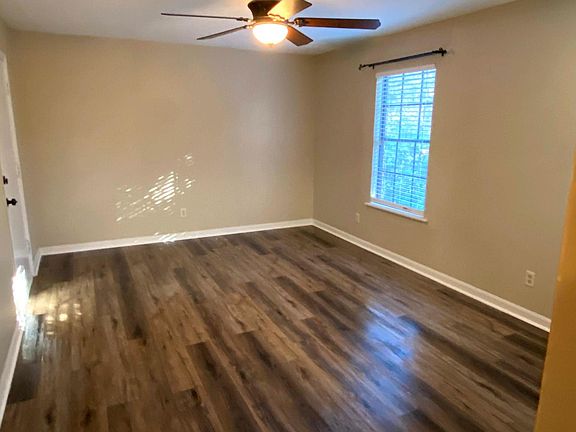 3rd image of 4037 Charleston Cir Unit 24
