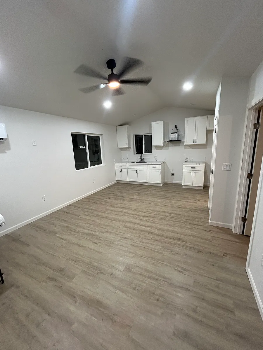 Building Photo - 93 S Villa St #B