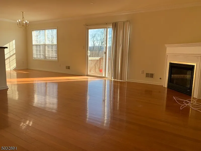 3 bed, 2.5 bath, $3,000 — Photo 2