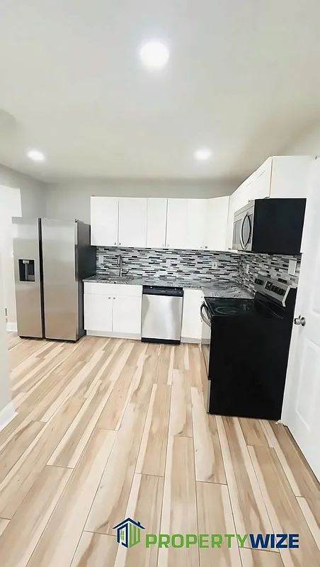3 bed, 2.0 bath, 1350 sqft, $2,499 — Photo 1