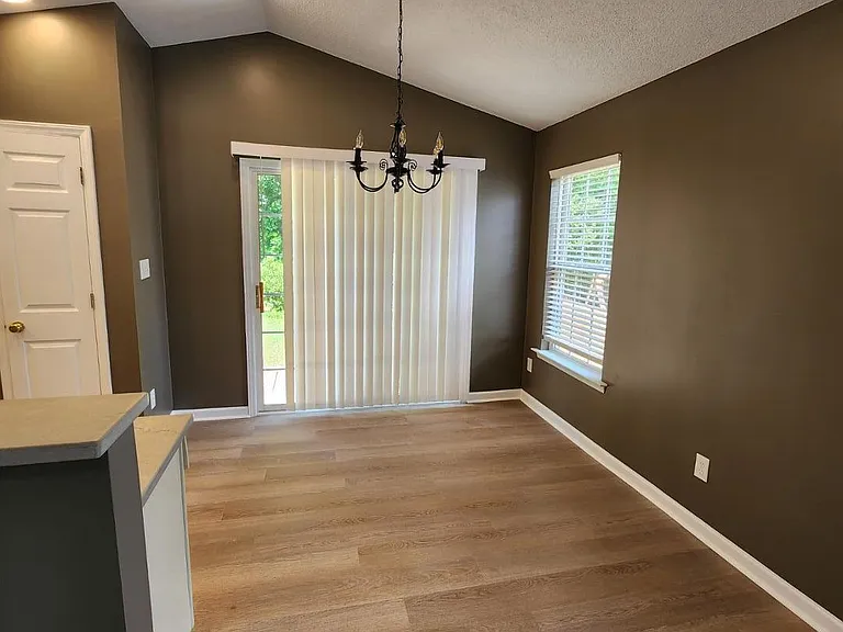 806 Homestead Park Dr — Photo 3