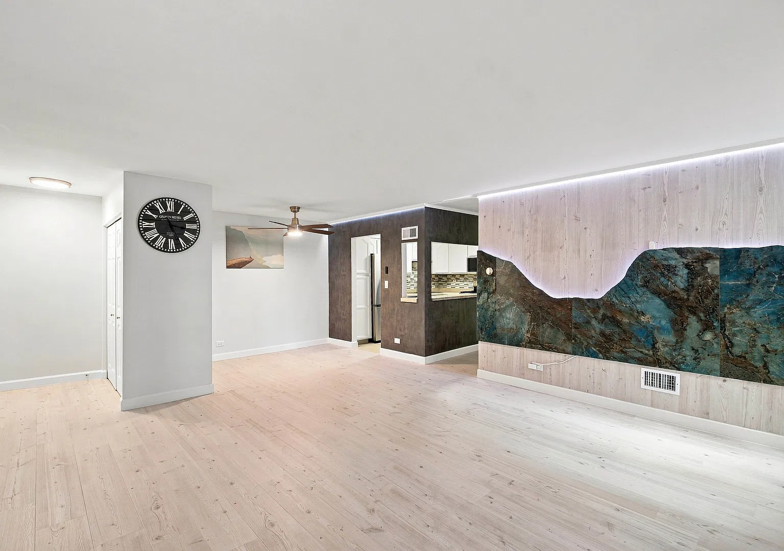 2 bed, 968 sqft, $2,150 — Photo 2