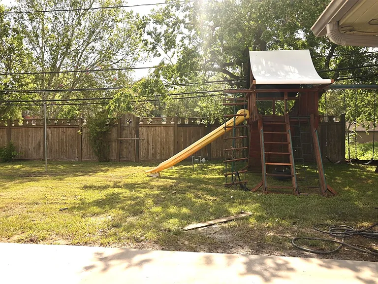 9810 Cliffwood Dr — Photo 40