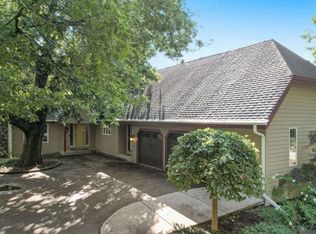 1940 Fox Hollow Run, Brookfield, WI 53045