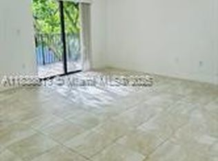 300 Palm Cir W APT 308, Hollywood, FL 33025