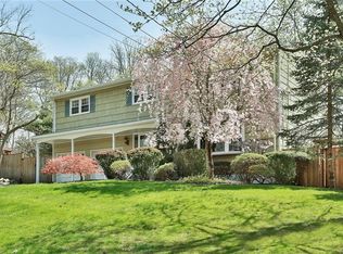 10 Lomond Ave, Chestnut Ridge, NY 10977