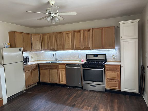 4th image of 38 Oak St APT B