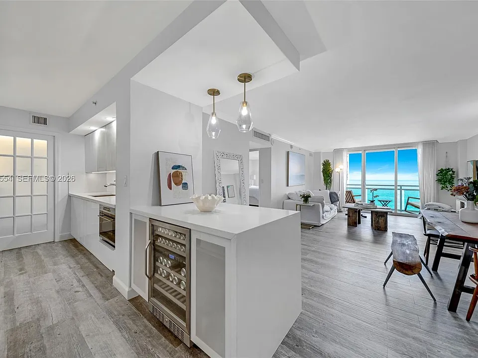 6917 Collins Ave #1409