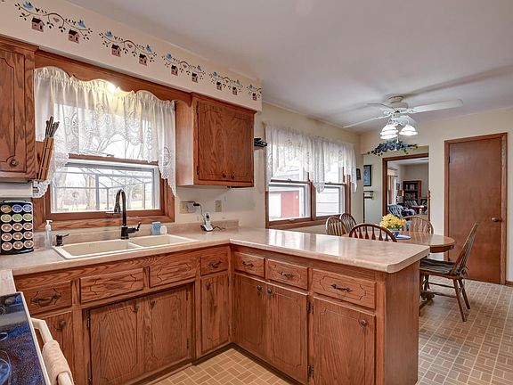 4th image of 2694 Country Aire Dr