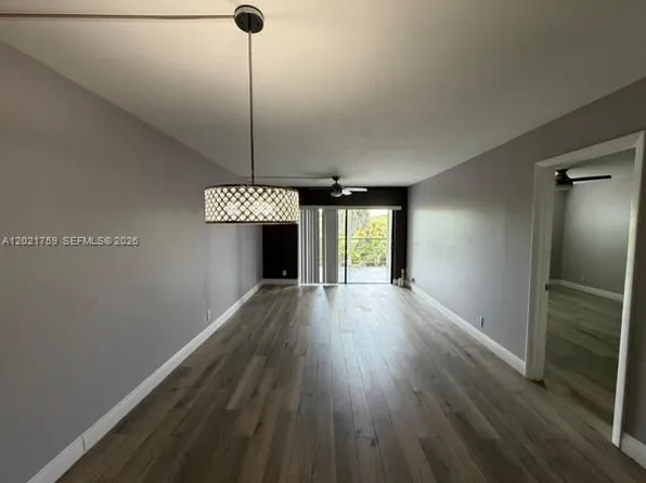 9440 SW 8th St APT 320, Boca Raton, FL 33428